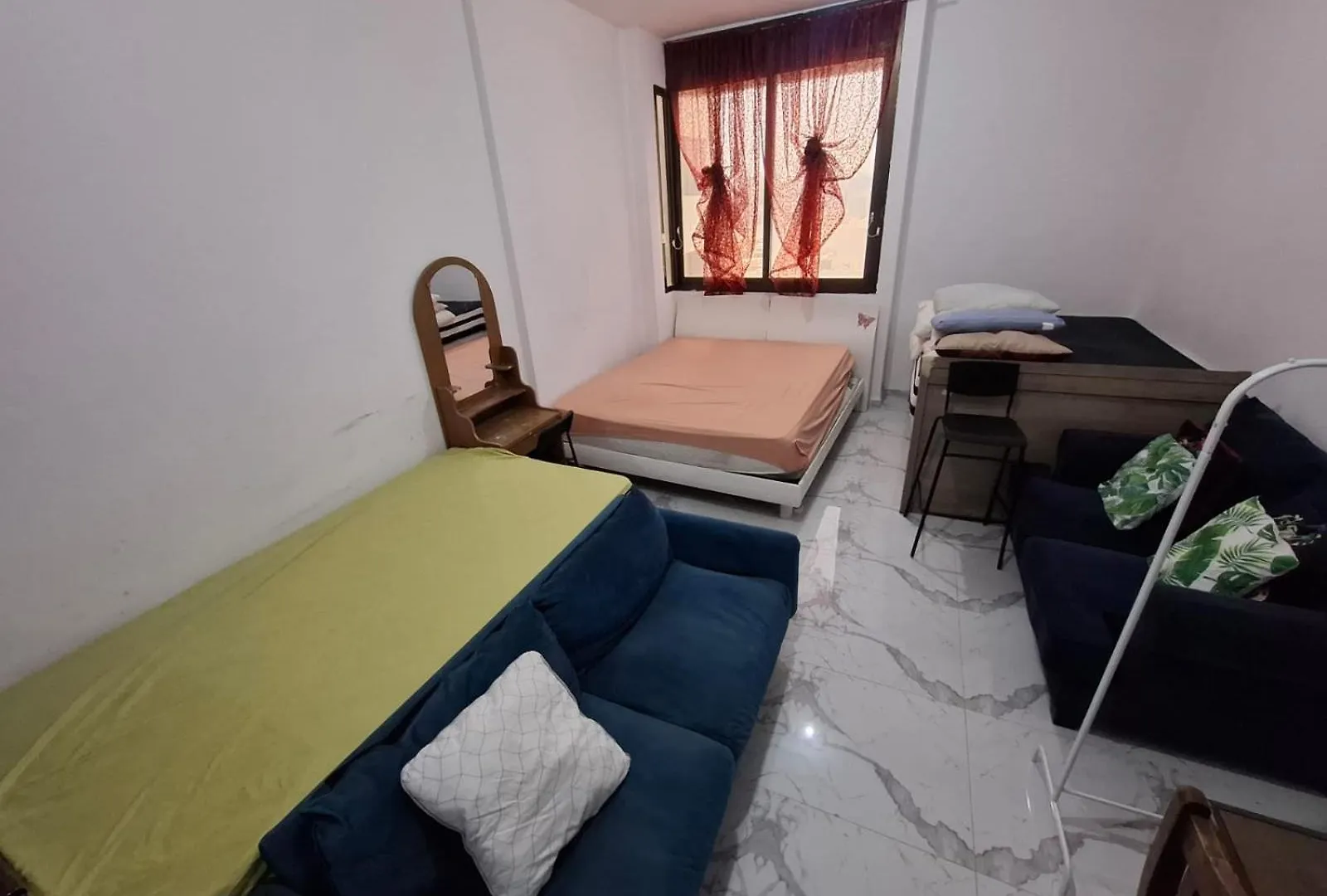 4 Beds In A Room For Group Абу-Даби Проживание в семье
