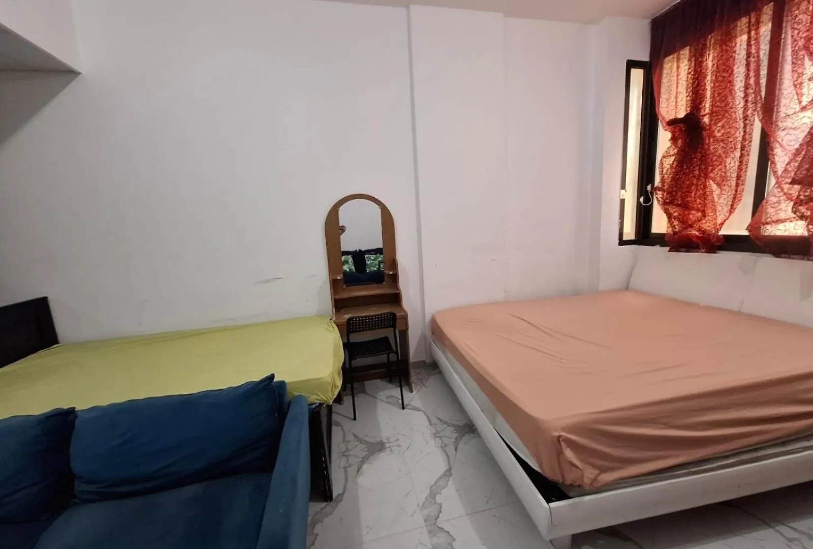 Проживание в семье 4 Beds In A Room For Group Абу-Даби